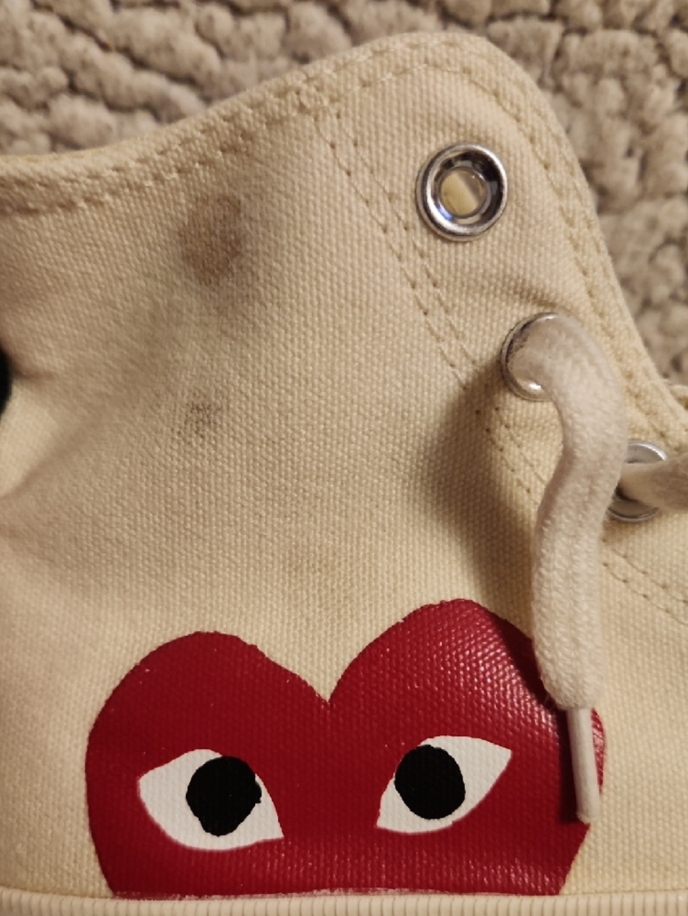 Converse High Top Sneakers Comme Des Garçons in Cream with Red Heart - Picture 7 of 8